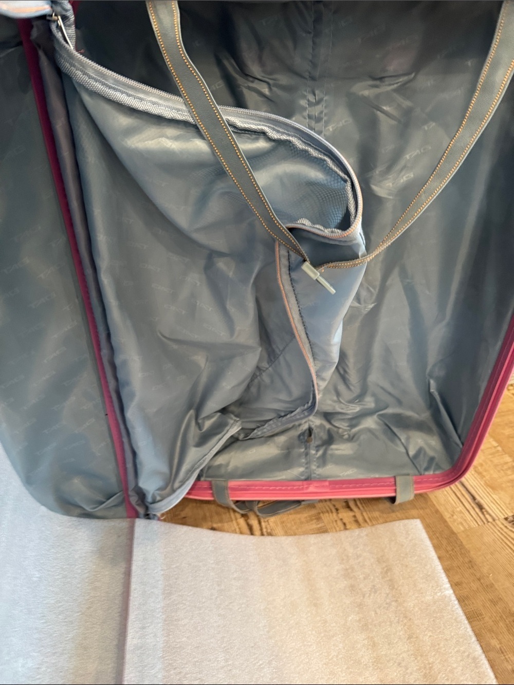 Tag Gateway 2.0 1 Piece Hard side Spinner Luggage 24” travel bag - Picture 13 of 15